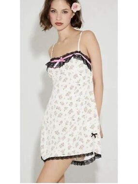 Betsey Johnson x Forever 21 White Floral Lace-Trim Chemise with Pink Bow XS nwt